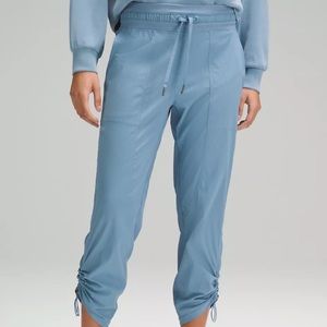 Lululemon Dance studio Mid rise cropped pants size 4